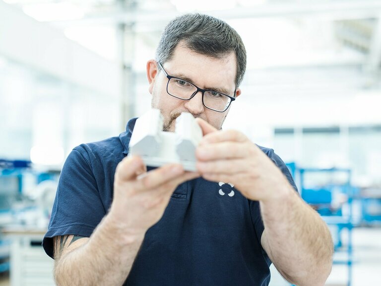 Linearführungen mit innovativen Werkstoffen - Dem Spezialisten für Wälzlager, Kugellager und Linearführungen